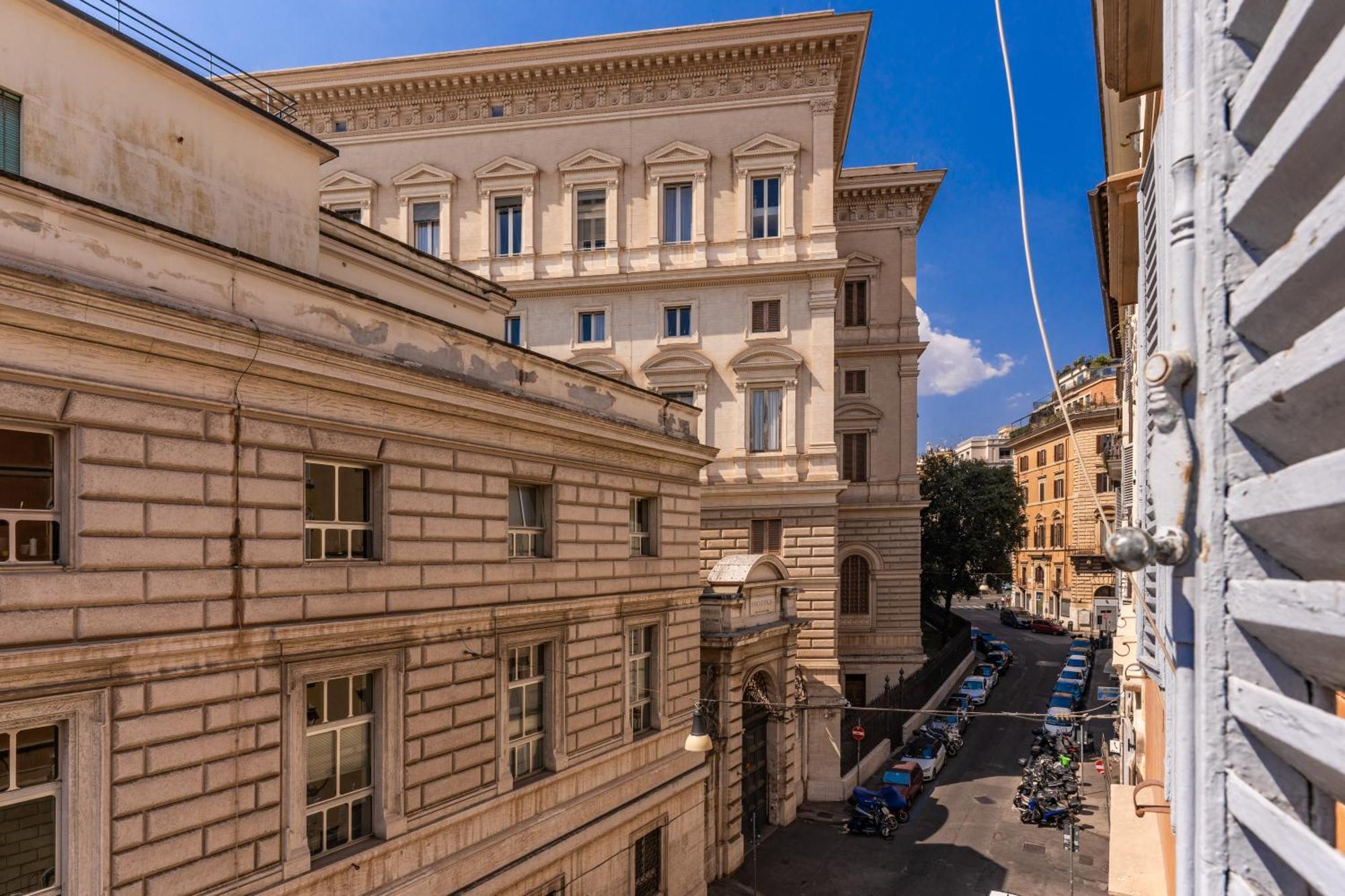 Stylish Flat Near Colosseum Rom