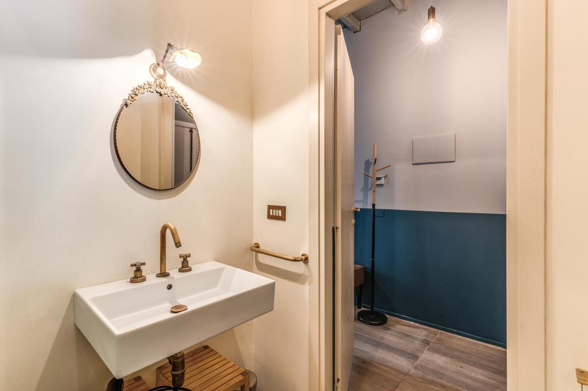 Stylish Flat Near Colosseum Apartment Rom